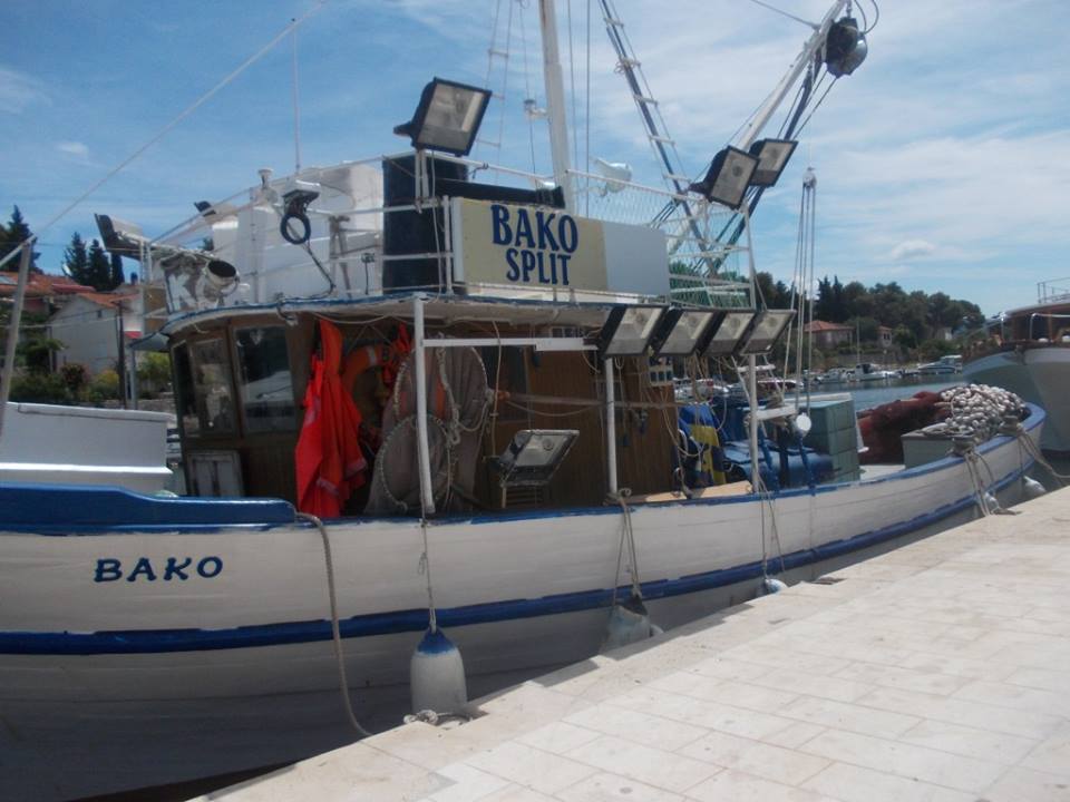 ribarski brod vrboska