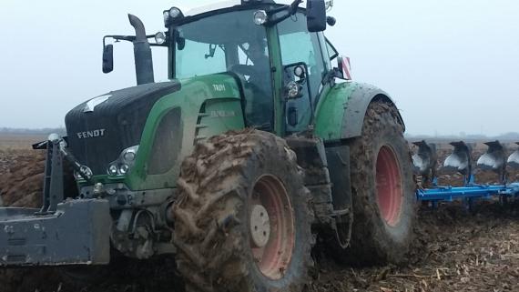 Video: Fendt 930 vario u radu sa &scaron;esterobrazdnim Rabe plugom